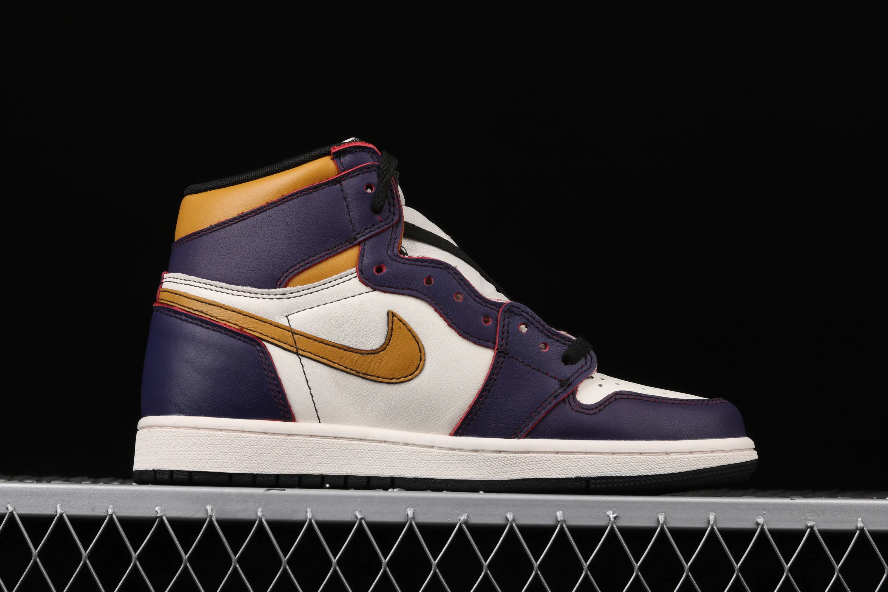 All categories Air Jordan Jordan series basketball shoes Air Jordan 1 High Air Jordan 1 Retro High OG x Nike SB AJ1 cooperation model white purple gold CD6578-507